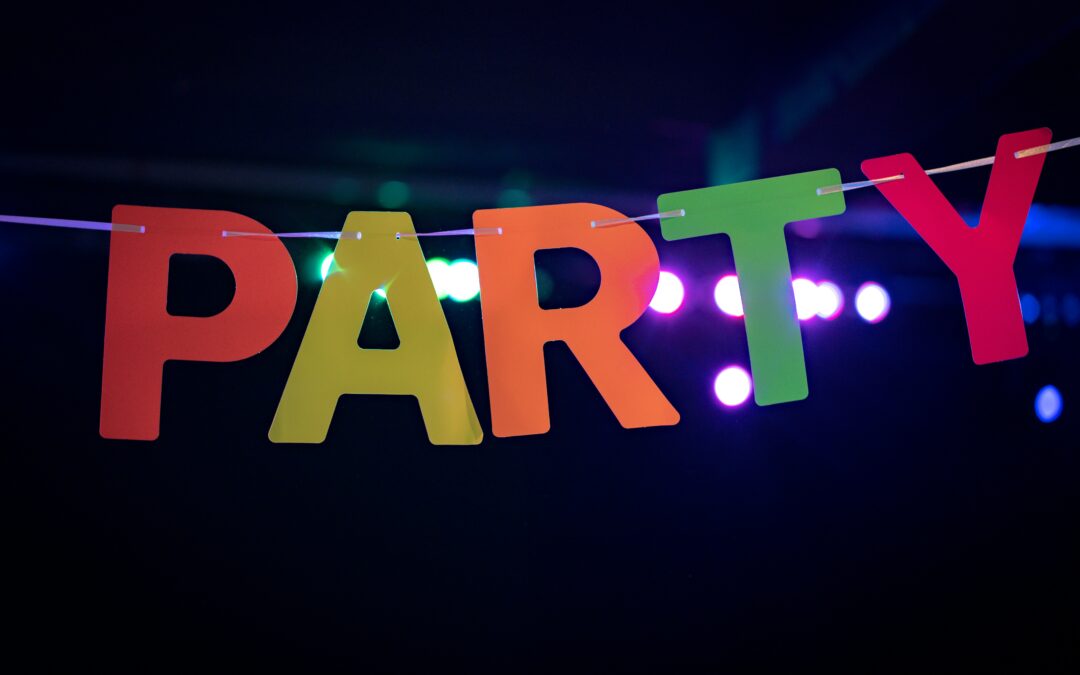 Top 10 jeux d’ambiance incontournables (pour soirées entre amis et famille)