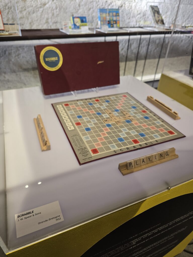 Partie de Scrabble illustrant les jeux de langage basés sur les mots