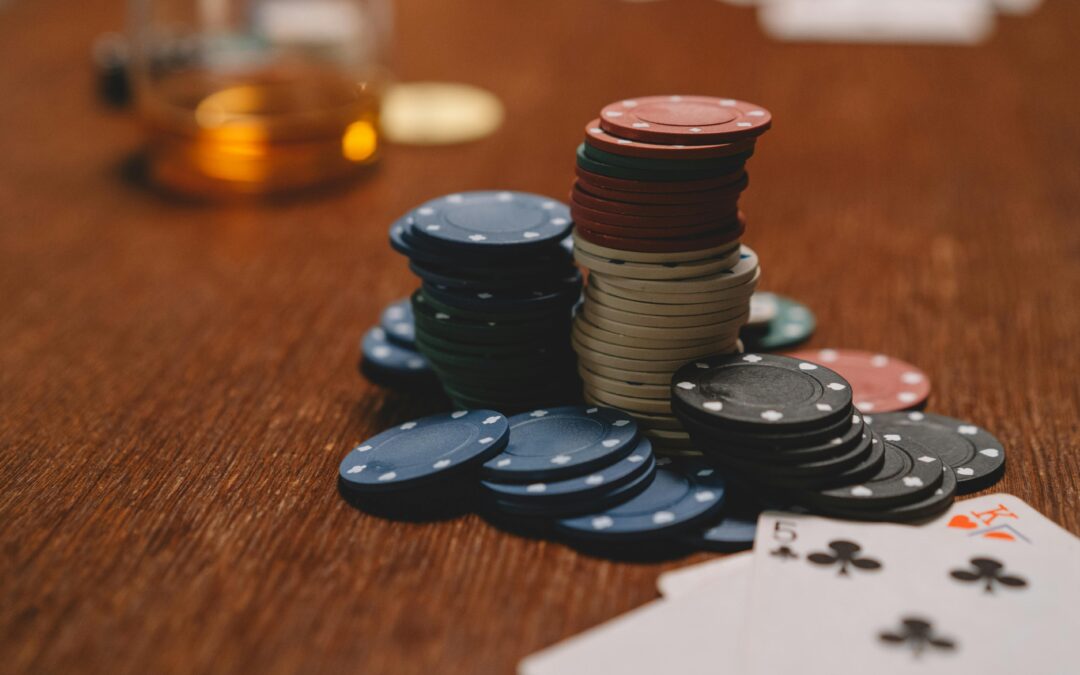 Remplacer le poker : 4 jeux de société pour retrouver bluff et tension