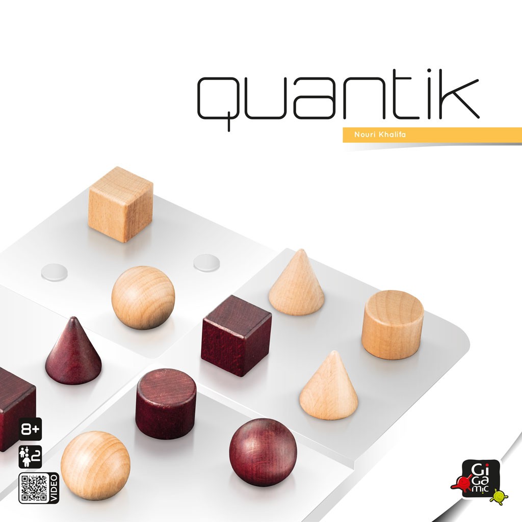 plateau du jeu Quantik avec pièces en bois de formes différentes jeu abstrait de stratégie
